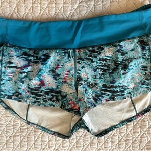 Lulu Lemon Speed Up shorts 2.5